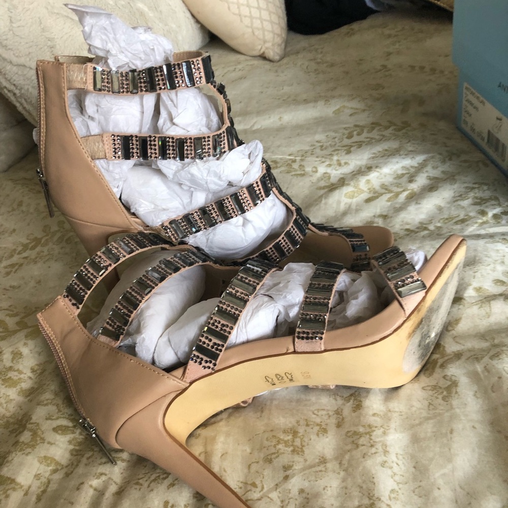 Shoes - Picture 5 of 5